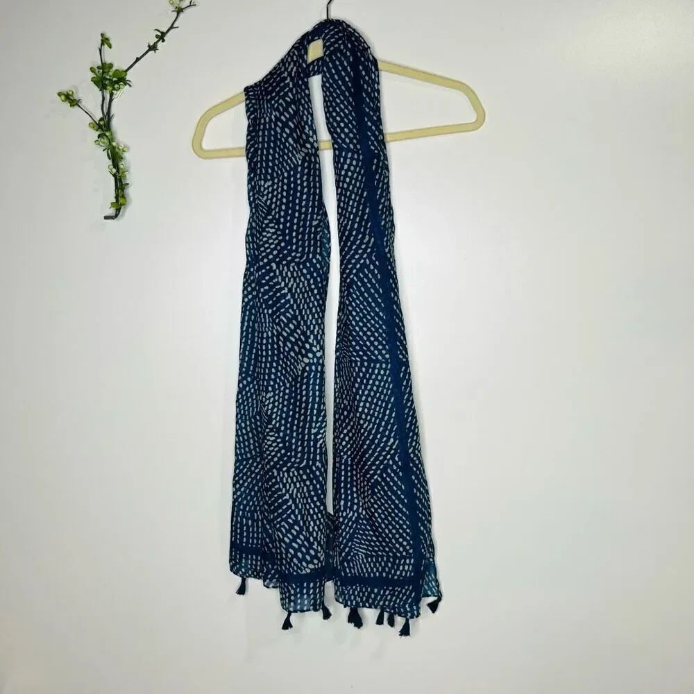 Arianna by Howard’s Blue and White Patterned Dot Lightweight Scarf Tassels NWT!